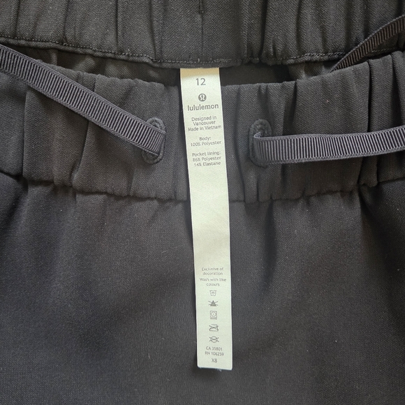 Lululemon Black Stretch Waist Skirt – Size 12 – Pockets - Picture 7 of 7